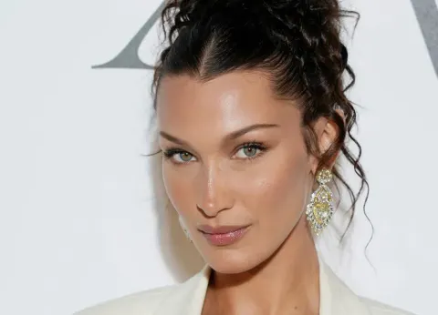 Bella Hadid: “I wish I had kept the nose of my ancestors.”Interview recap.