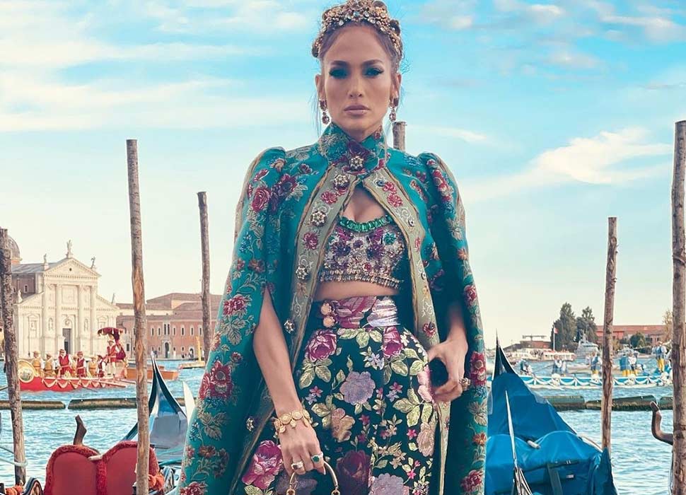 Jlo Leaves that price tage on her new D&G cape