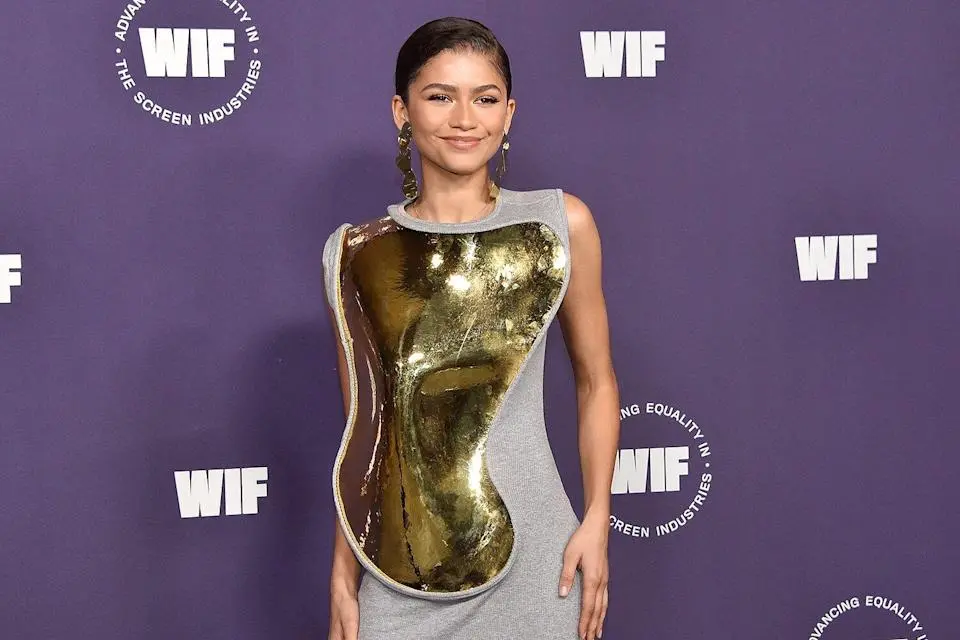 Zendaya the youngest fashion icon to receive the cfda award