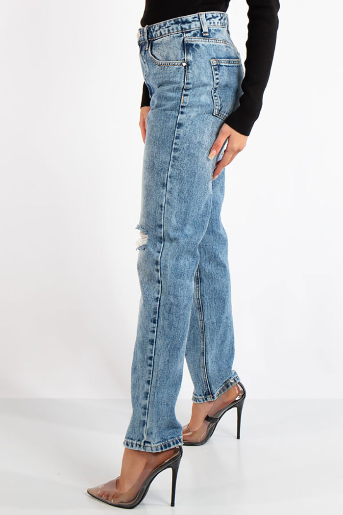 mom-jeans-with-stiletto-heels