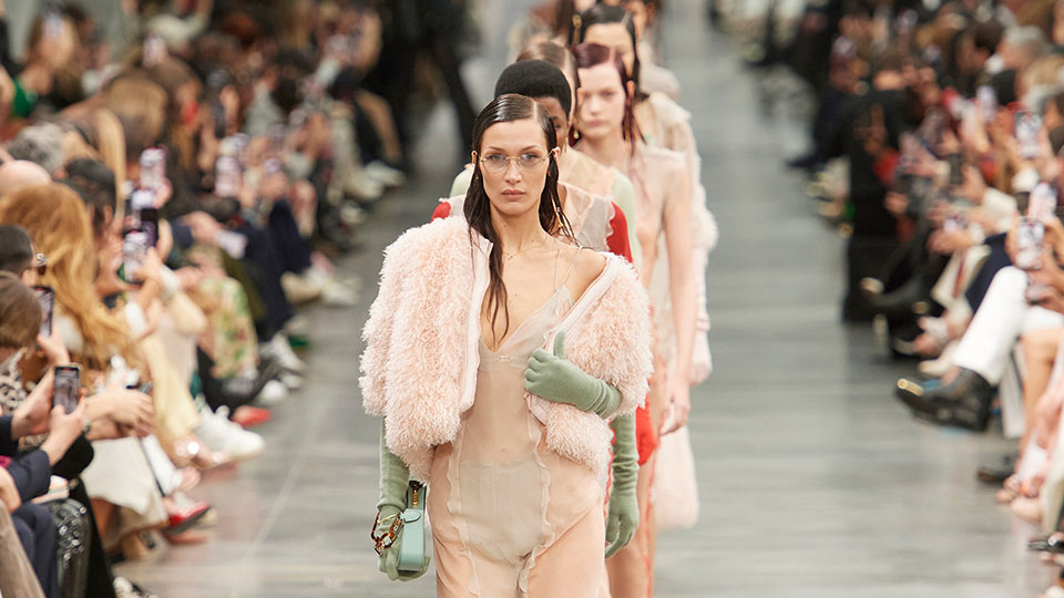 Bella-Hadid-Runway-at-Fendi-Show-on-Milan-Fashion-Week-for-Autumn-Winter-2022